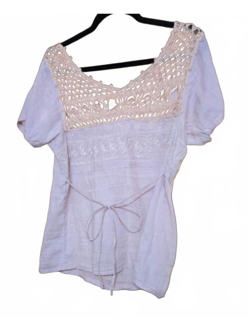 Zoe 𝒥𝒰. Vintage Boho Crochet Lace Yoke Embroidered Blouse Top Sage / Neutral M
